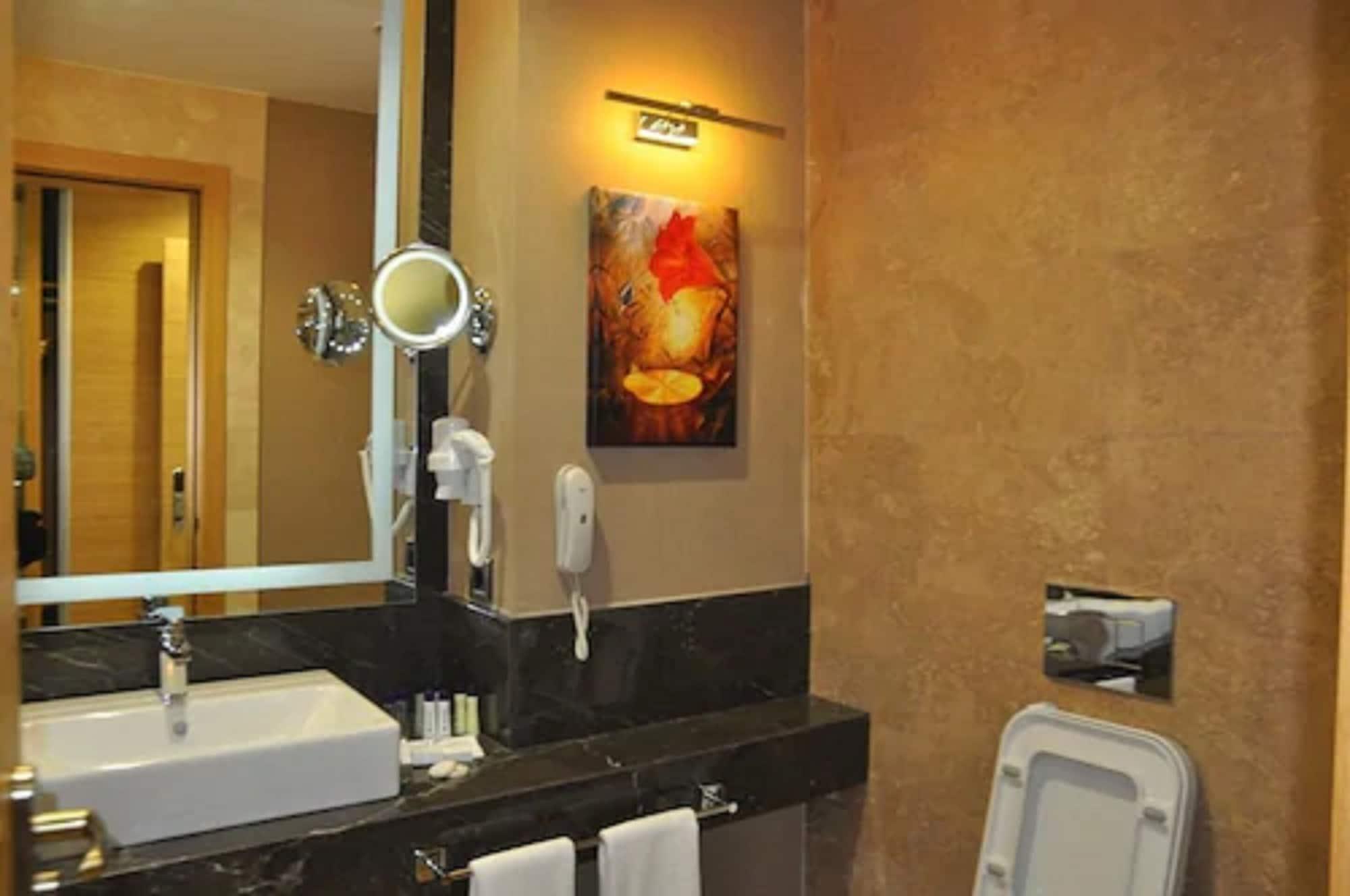 אודיירן Margi Hotel מראה חיצוני תמונה Bathroom