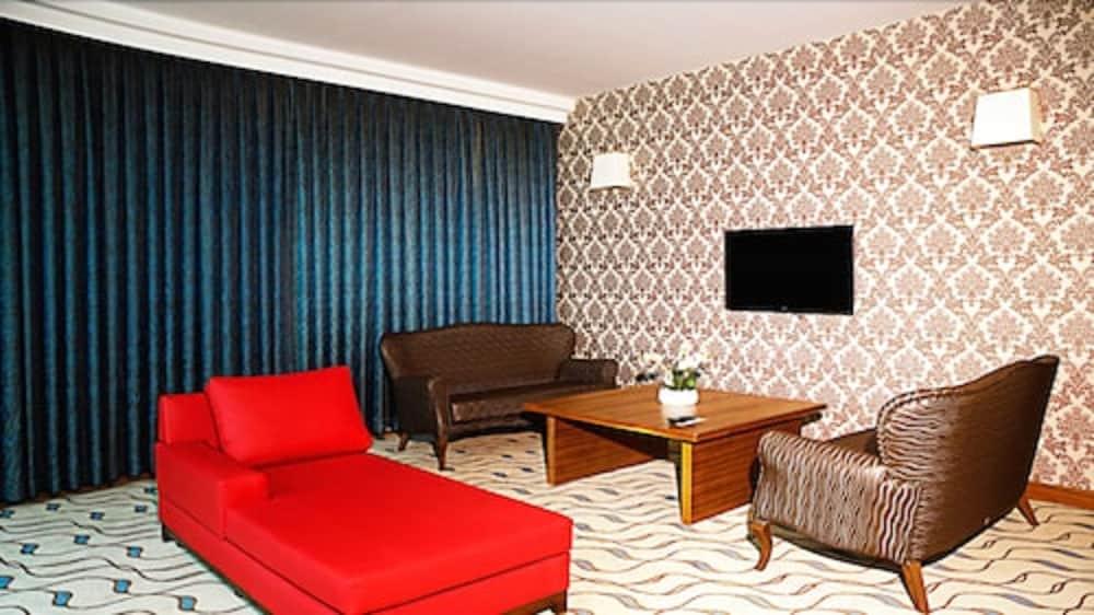 אודיירן Margi Hotel מראה חיצוני תמונה Suite