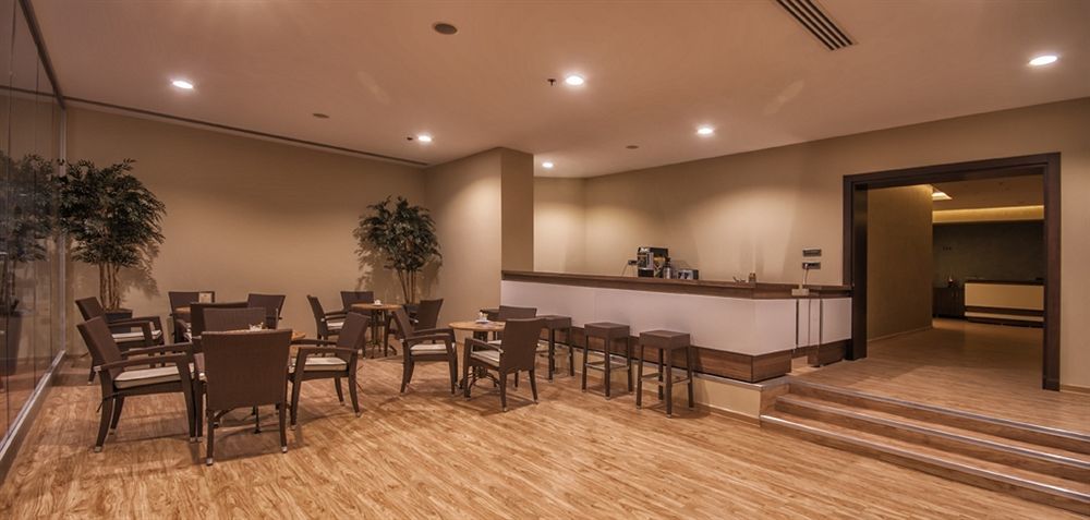 אודיירן Margi Hotel מראה חיצוני תמונה The lounge at the airport